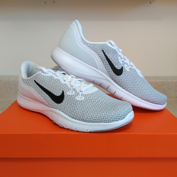 cross trainer sneakers nike